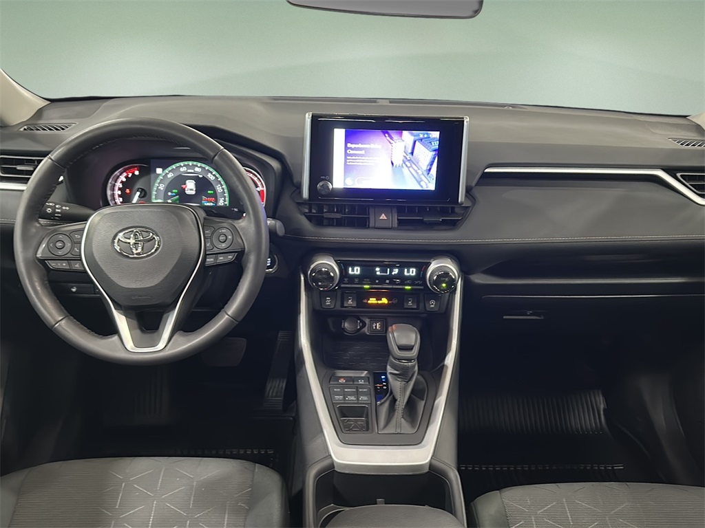 2024 Toyota RAV4 XLE photo 16