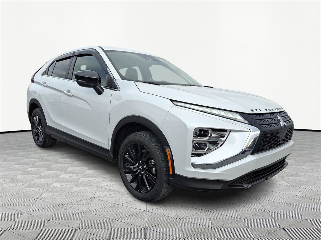 2023 Mitsubishi Eclipse Cross LE's photo