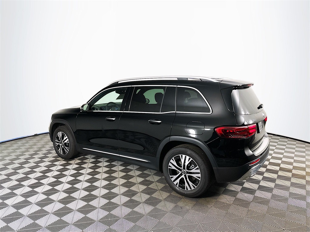 2026 Mercedes Benz GLB 250 4MATIC photo 3