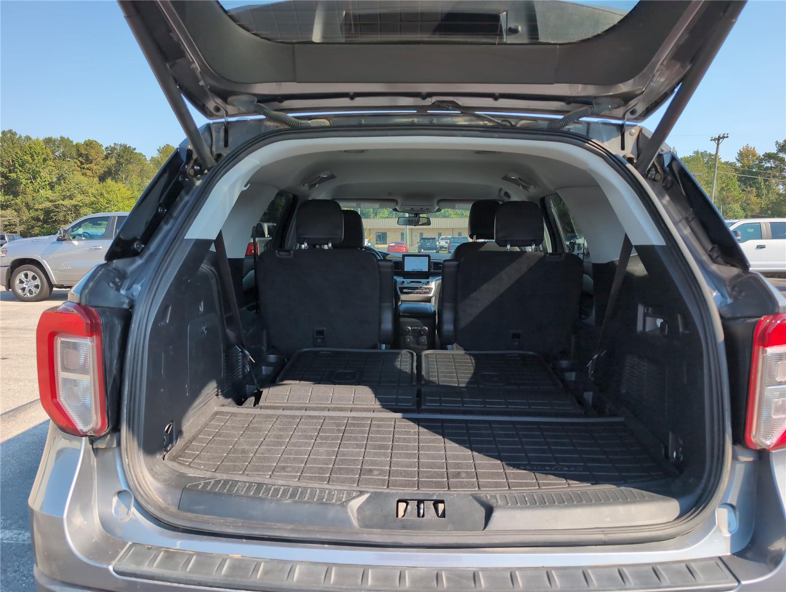2022 Ford Explorer XLT photo 25