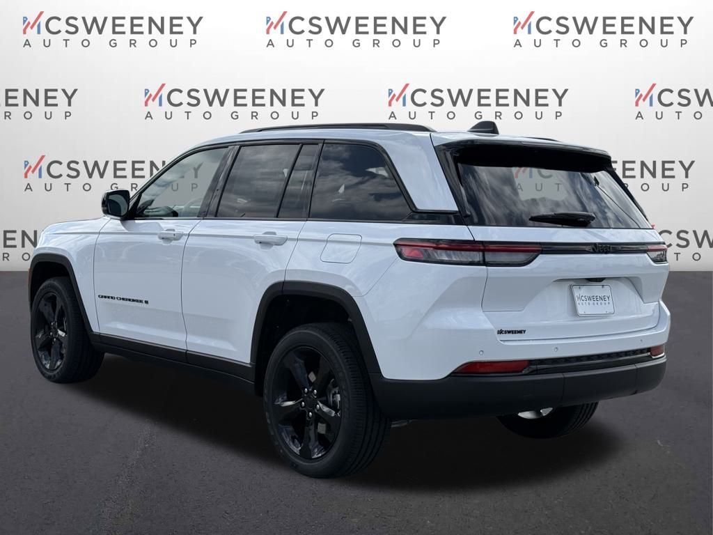2025 Jeep Grand Cherokee Altitude photo 2