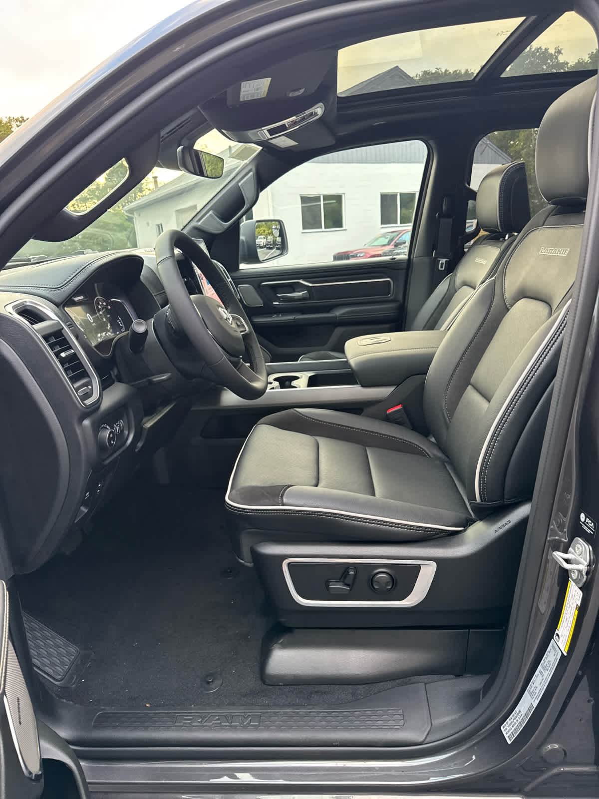 2025 Ram 1500 Laramie photo 10