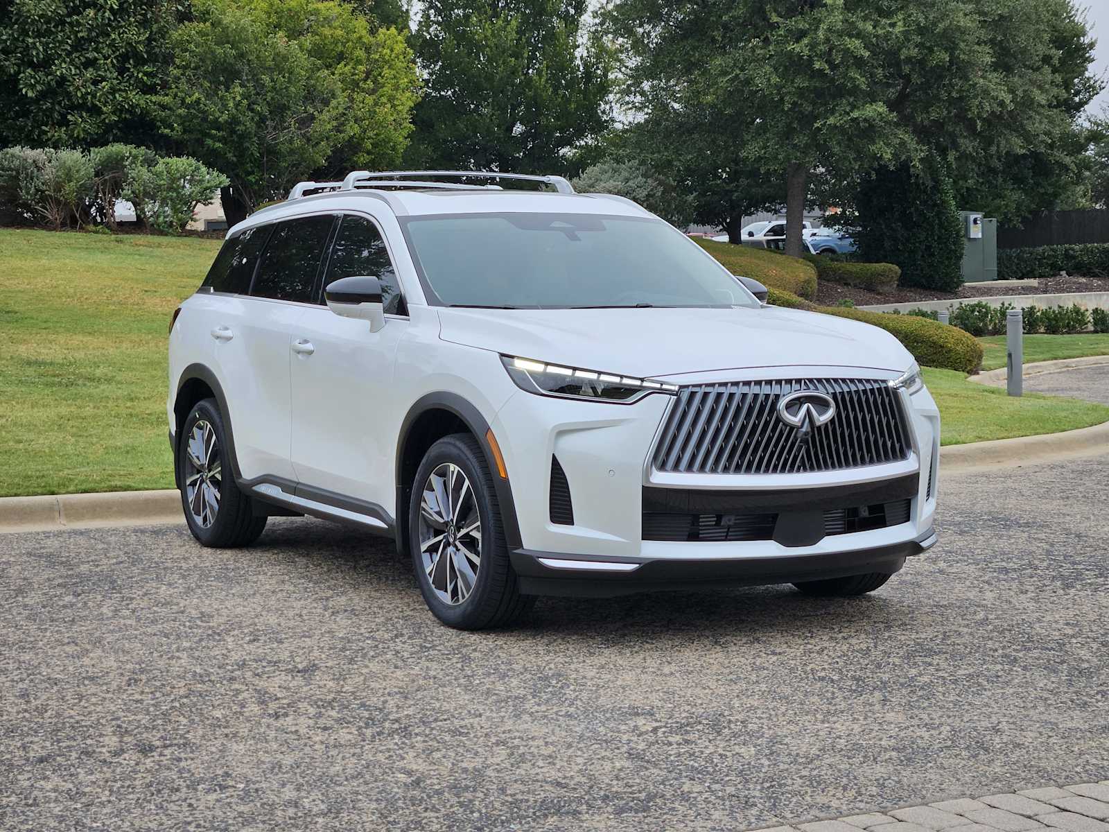 2026 Infiniti QX60 Luxe AWD photo 2