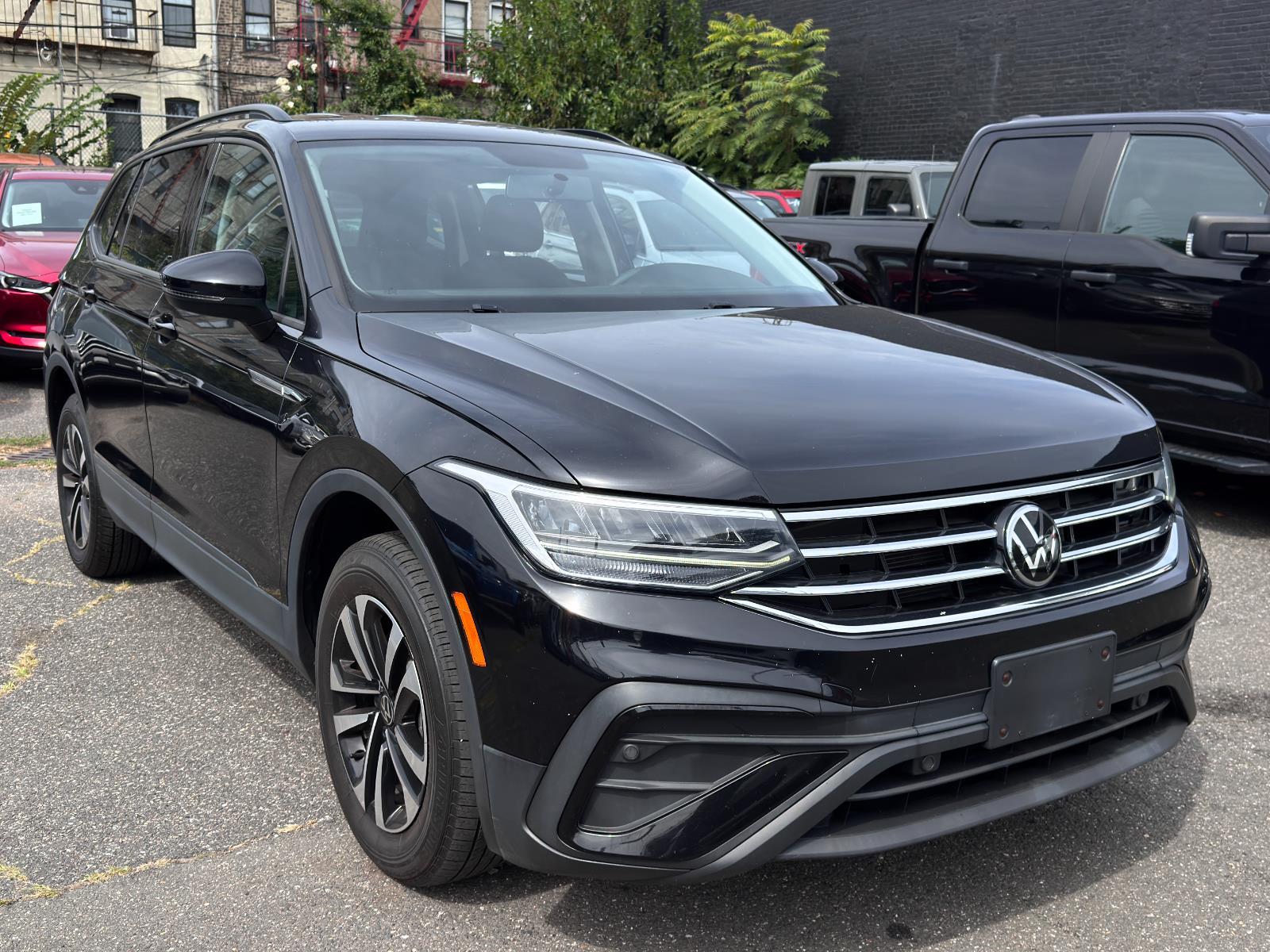 2022 Volkswagen Tiguan S photo 2