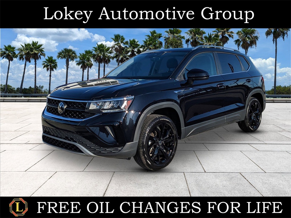 2024 Volkswagen Taos SE's photo