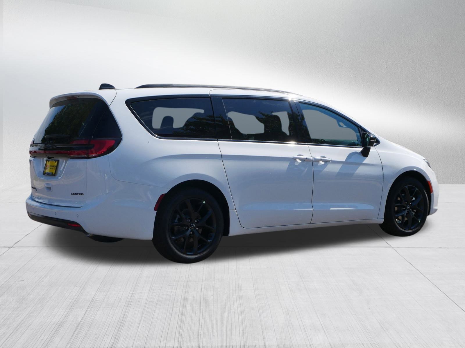 2026 Chrysler Pacifica Limited photo 7