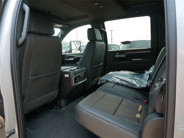 2025 Chevrolet Silverado 3500HD High Country photo 12