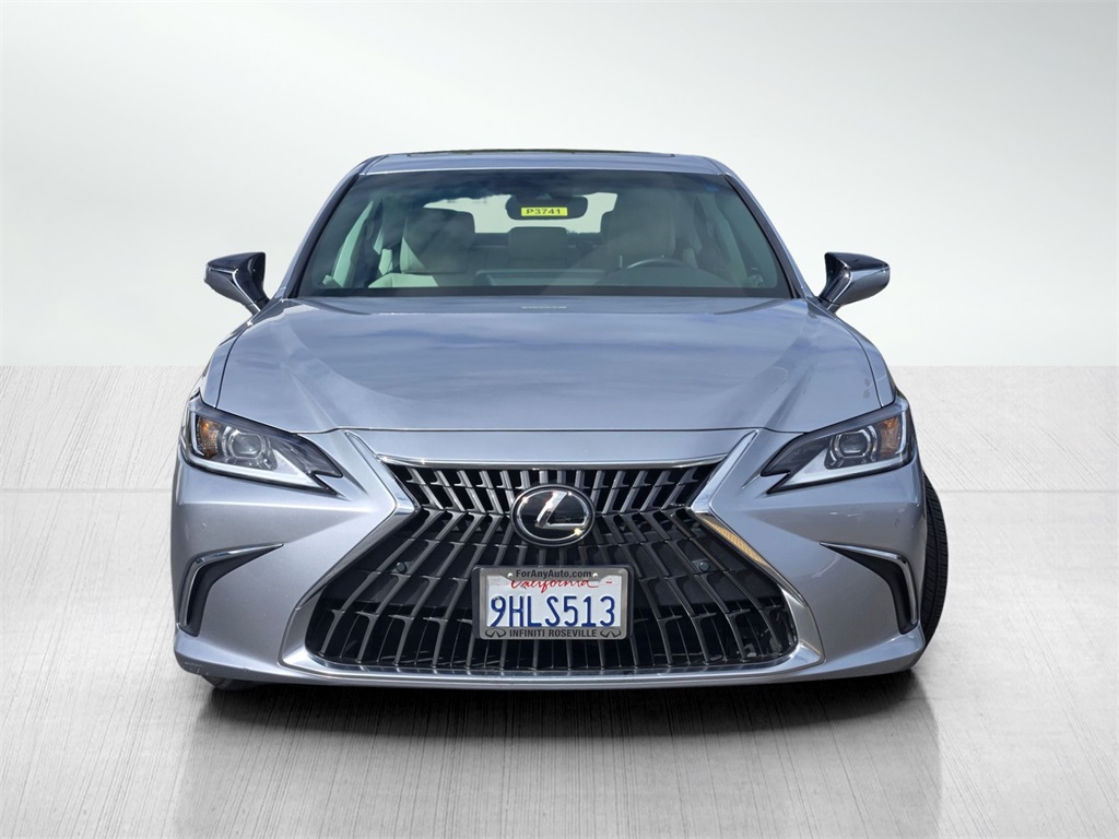 2023 Lexus ES 300h photo 2