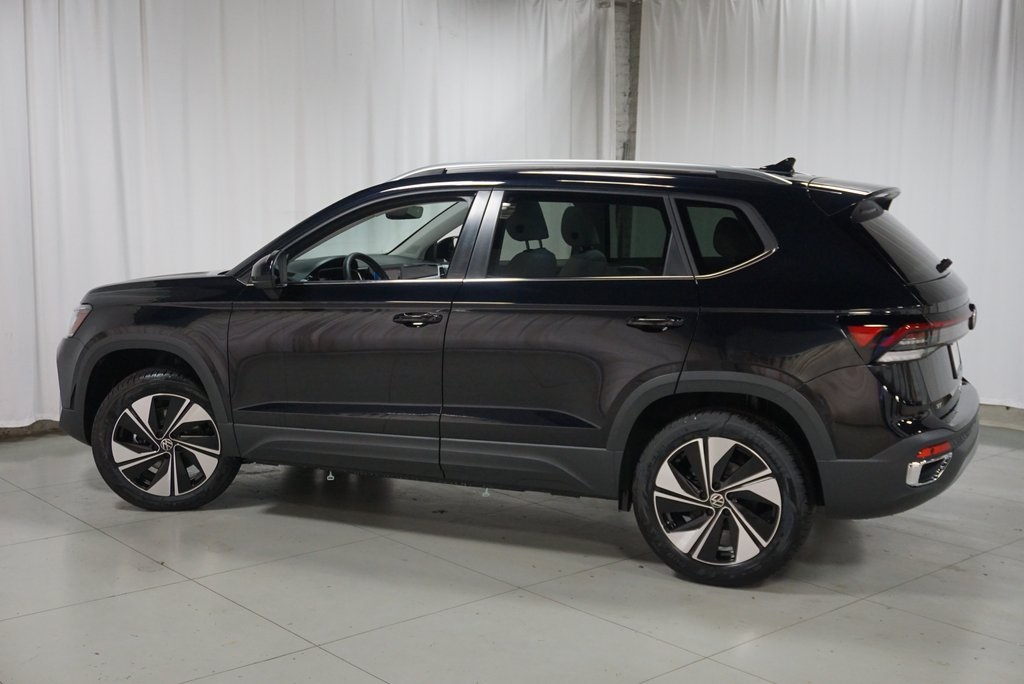 2025 Volkswagen Taos SE photo 11