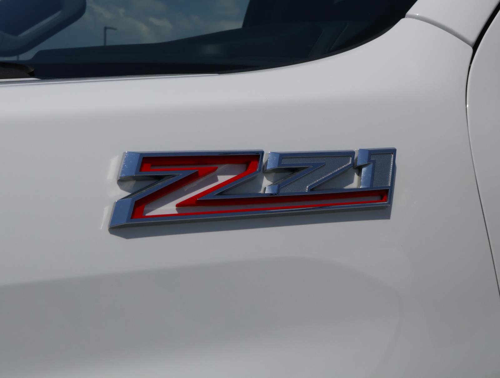 2024 Chevrolet Silverado 2500HD LT photo 2