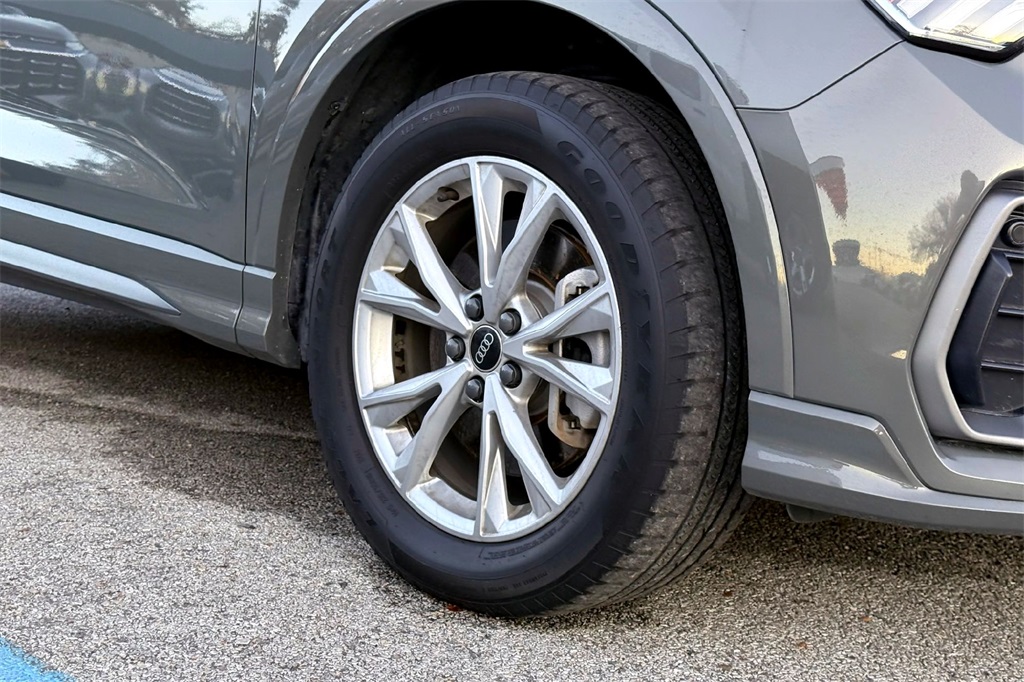 2022 Audi Q3 45 TFSI S line Premium photo 4