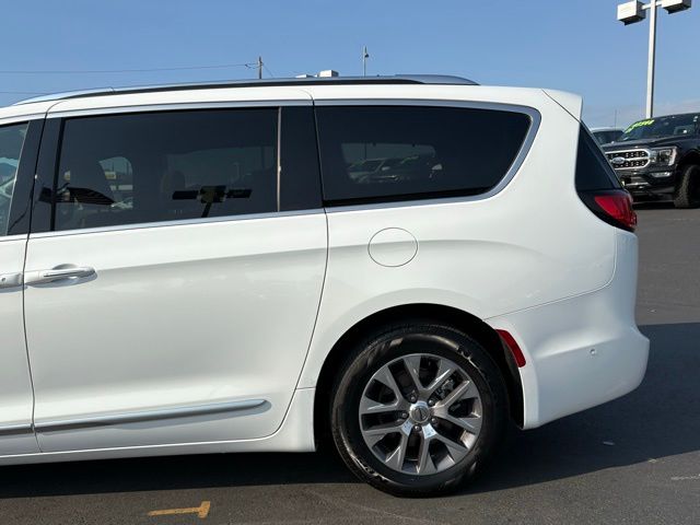 2023 Chrysler Pacifica Hybrid Pinnacle photo 13