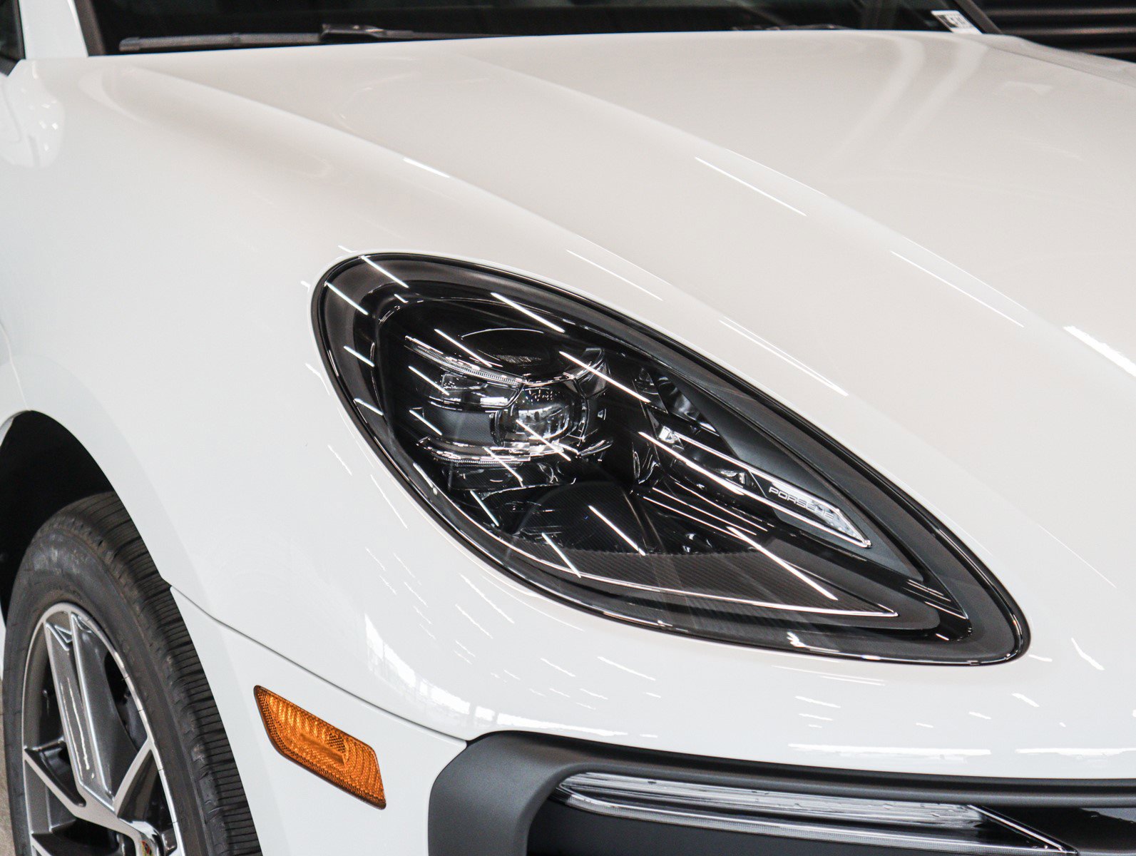 2026 Porsche Macan T photo 26