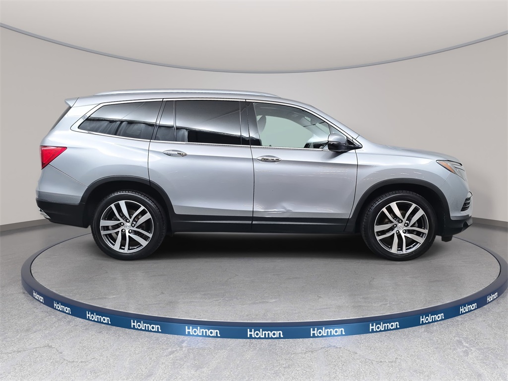 2017 Honda Pilot Elite photo 3