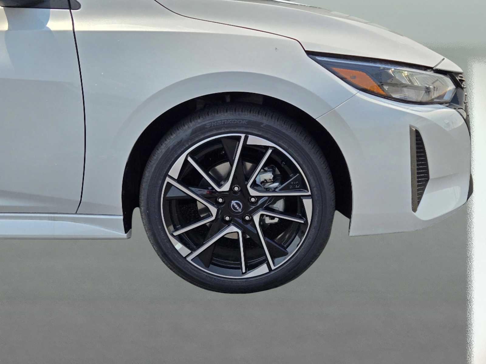 2025 Nissan Sentra SR photo 4