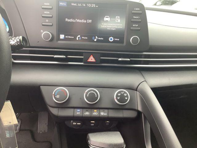 2025 Hyundai Elantra SE photo 17