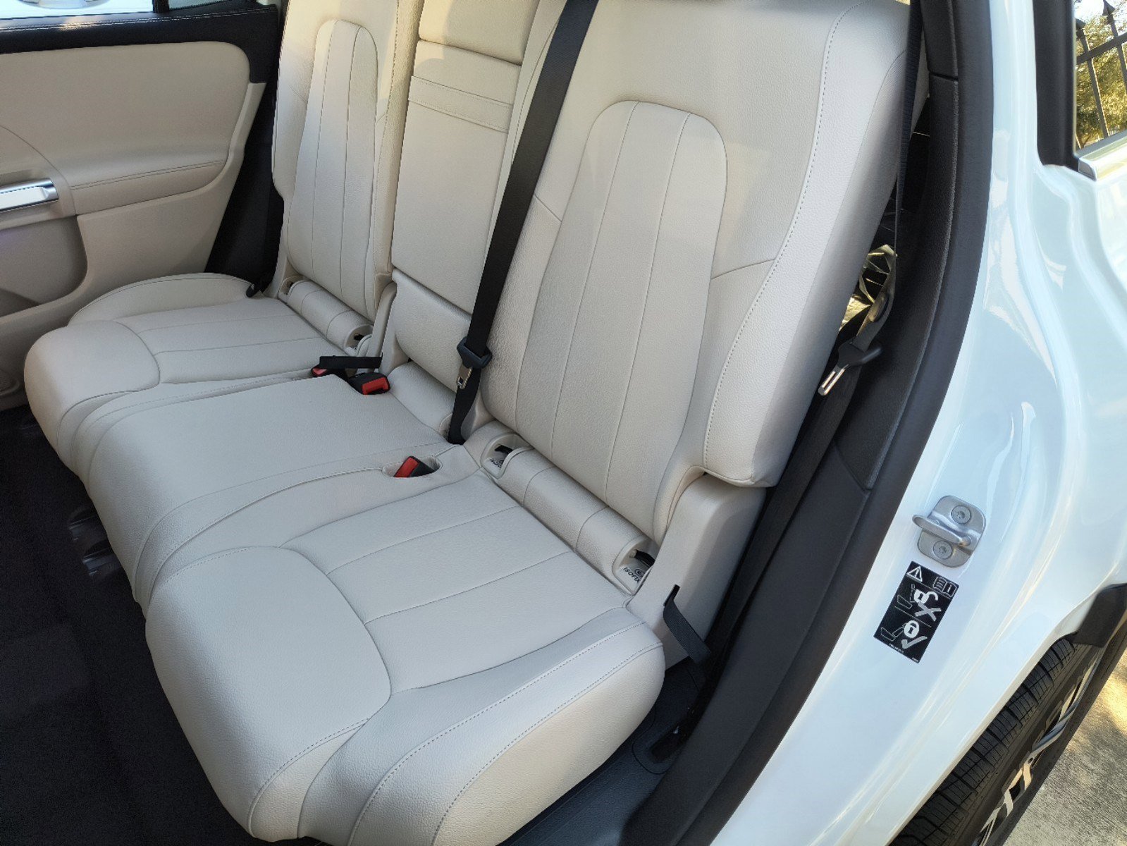 2025 Mercedes Benz GLB 250 photo 13