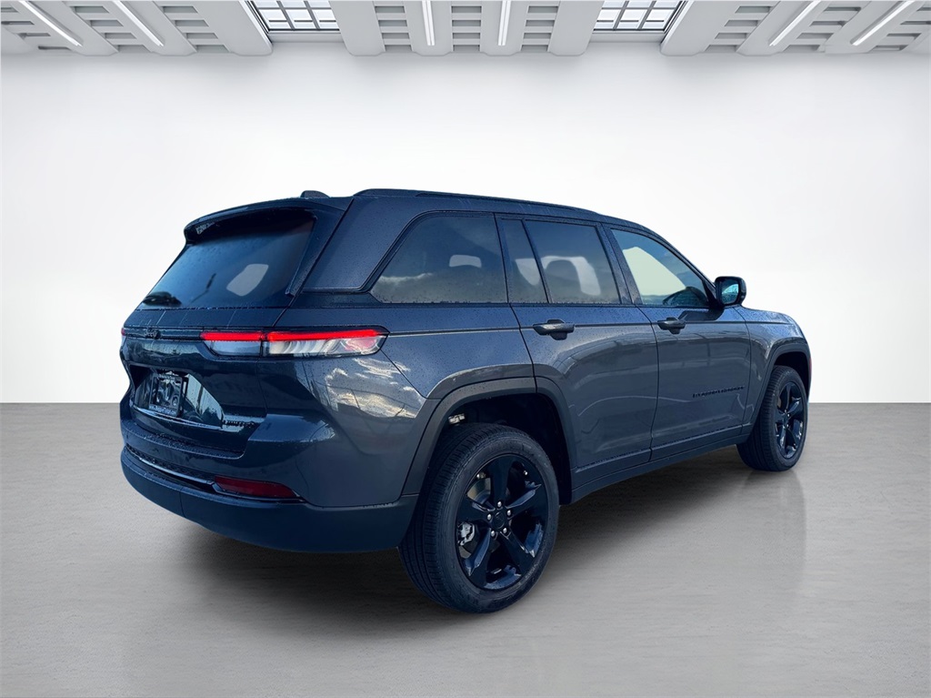 2025 Jeep Grand Cherokee Limited photo 2