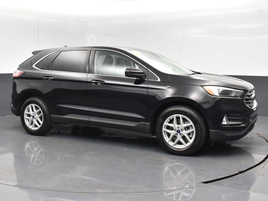 2022 Ford Edge SEL photo 2