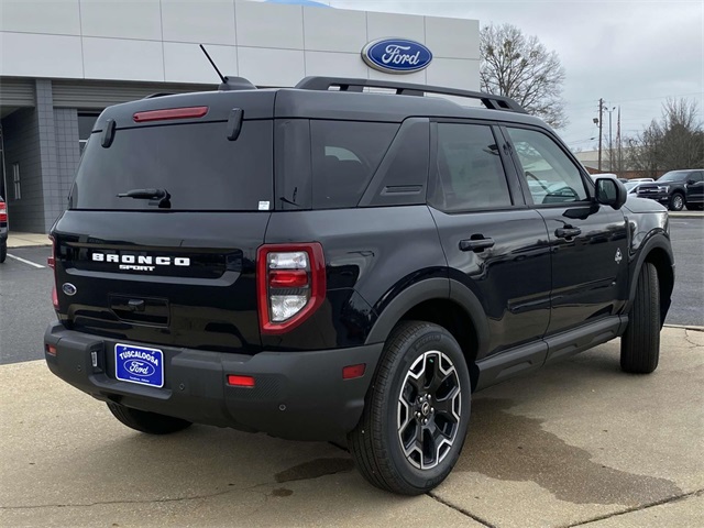 2025 Ford Bronco Sport Outer Banks photo 4