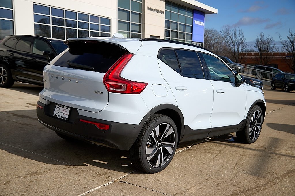 2026 VOLVO XC40 - Image 8