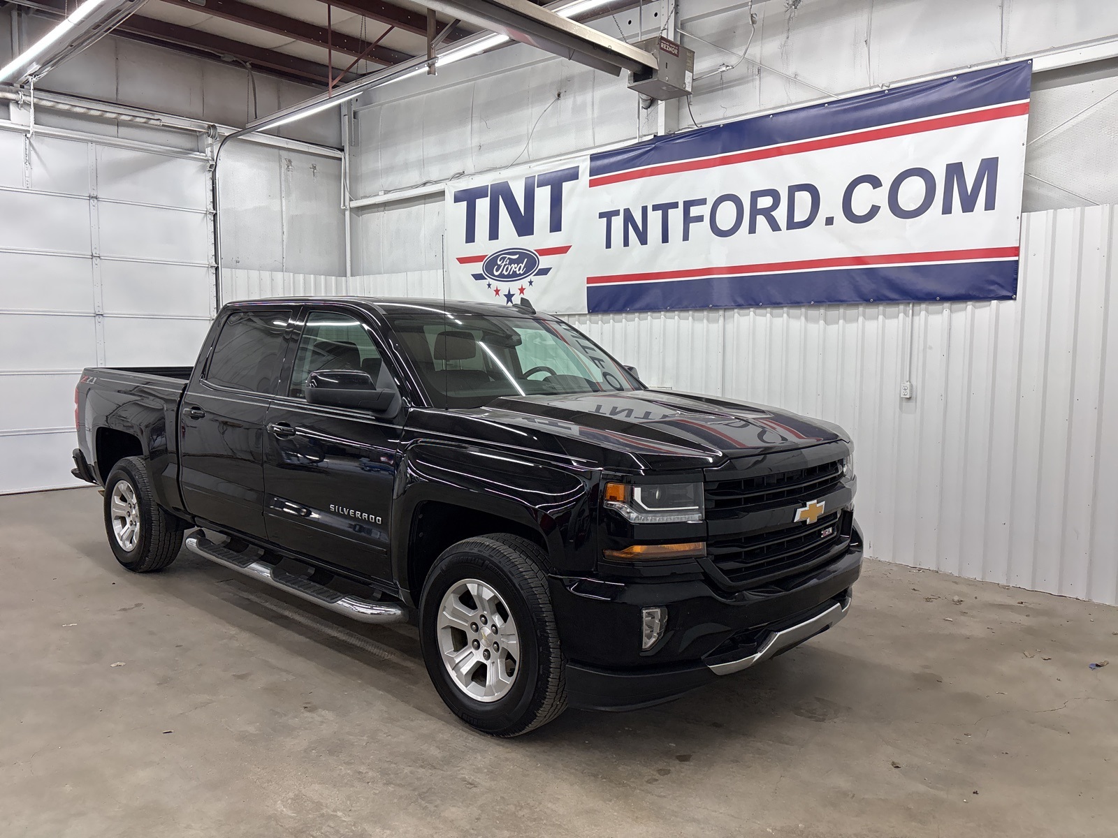2018 Chevrolet Silverado 1500 LT photo 2