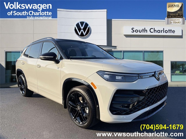 2026 Volkswagen Tiguan SE R-LINE BLACK's photo