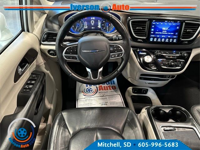 2017 Chrysler Pacifica Touring Plus photo 24