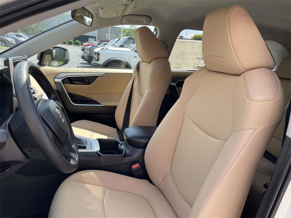 2025 Toyota RAV4 LE photo 12