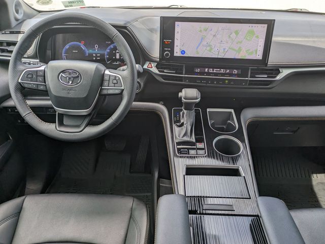 2025 Toyota Sienna Woodland Edition photo 22