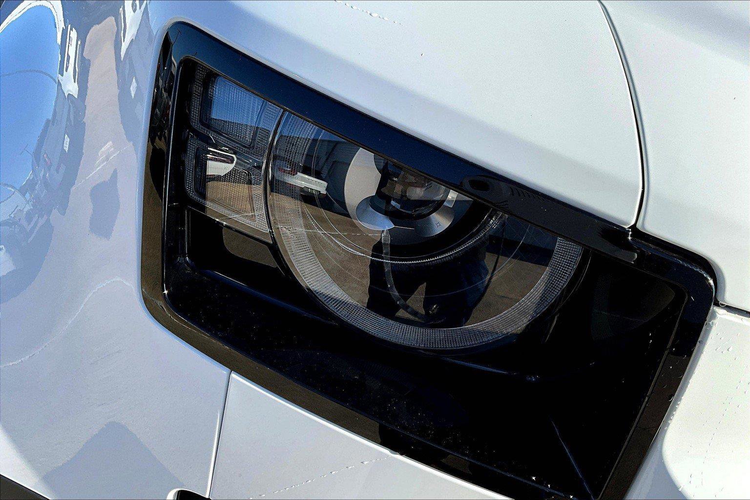 2025 Land Rover Defender 110 S photo 12