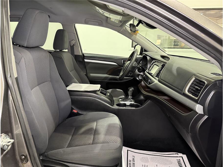 2018 Toyota Highlander LE Sport photo 27