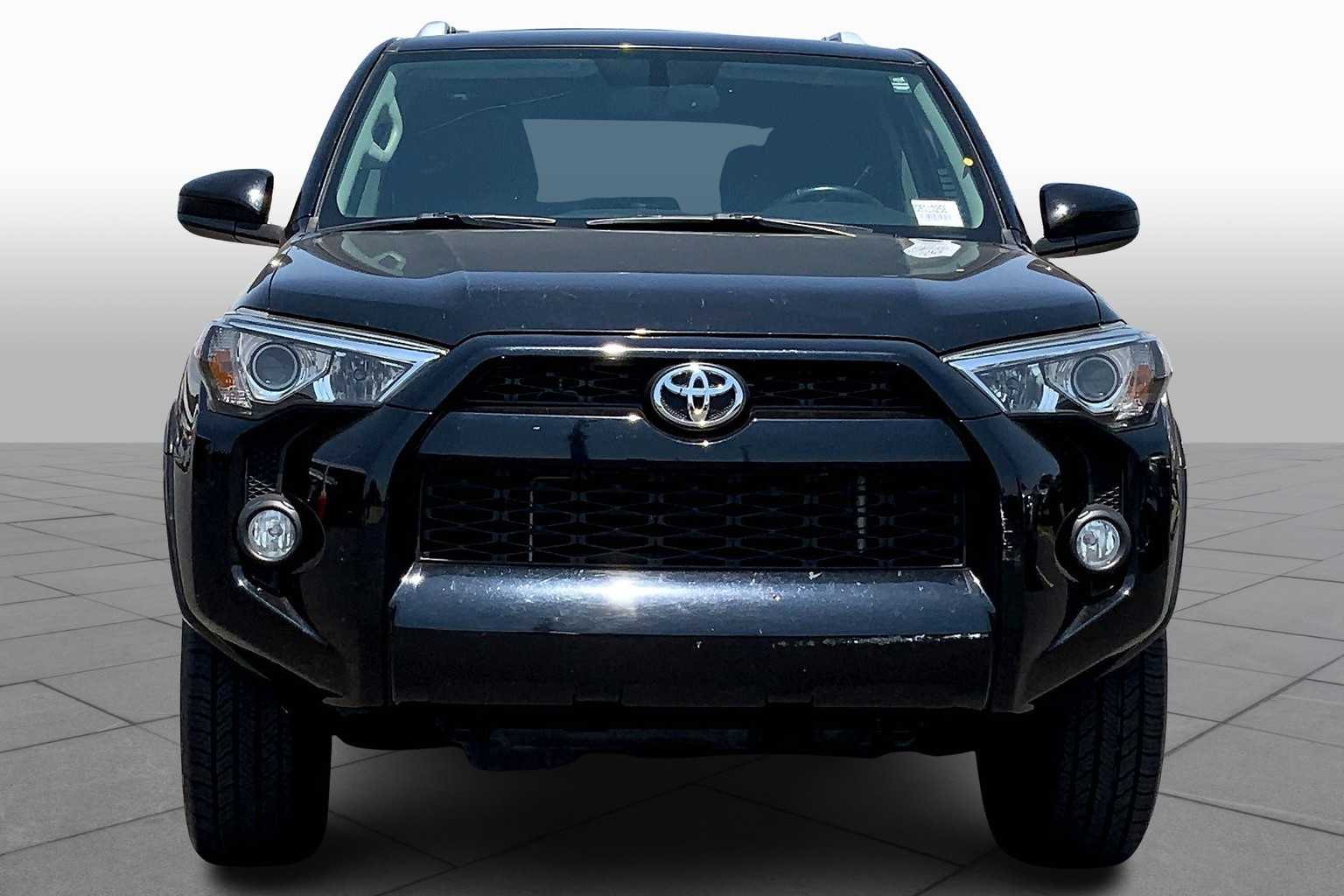 2016 Toyota 4Runner SR5 photo 3