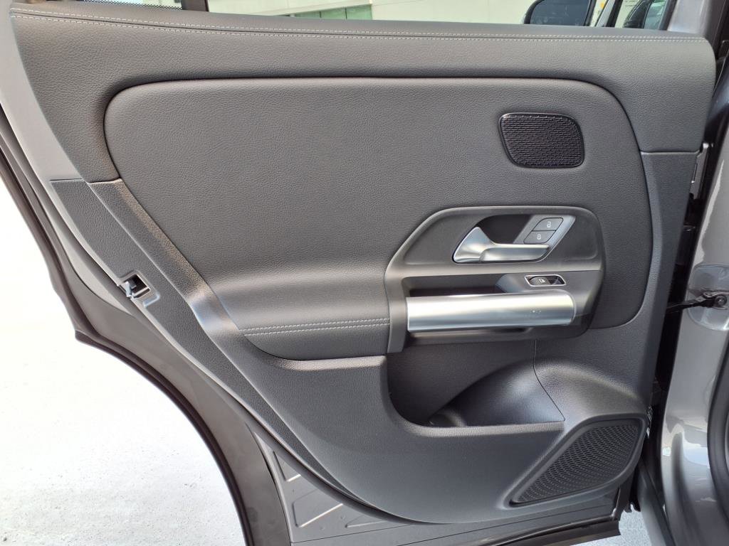 2026 Mercedes Benz GLA 250 photo 12