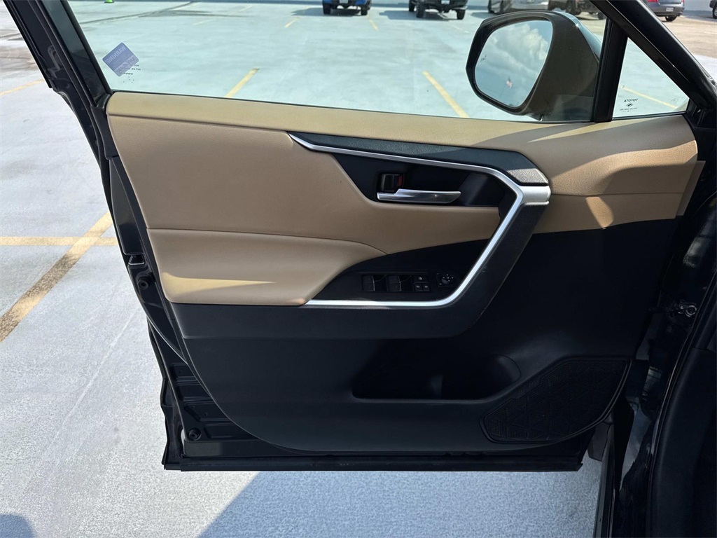 2022 Toyota RAV4 Hybrid XLE photo 18
