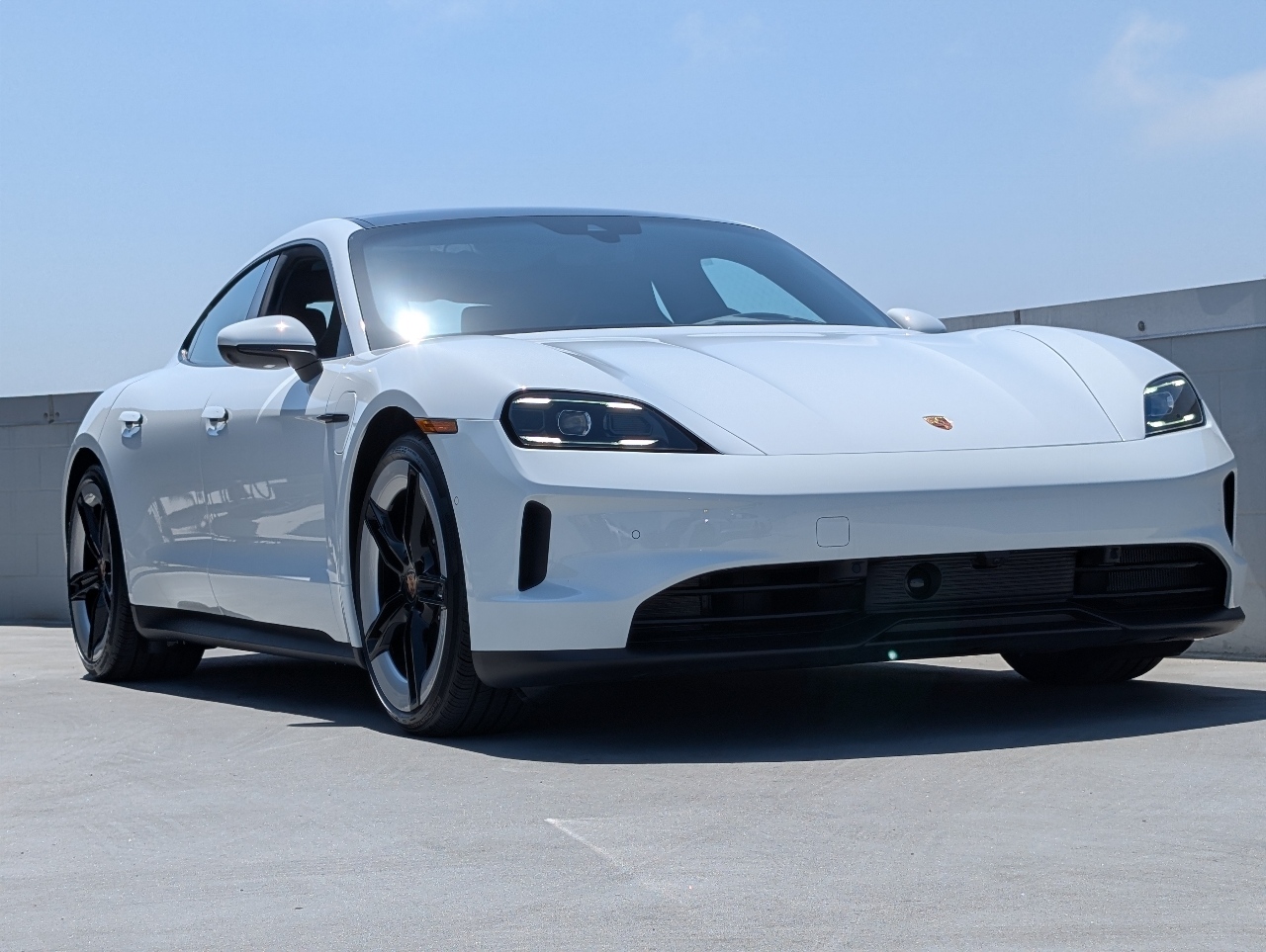 2025 Porsche Taycan 4 photo 25