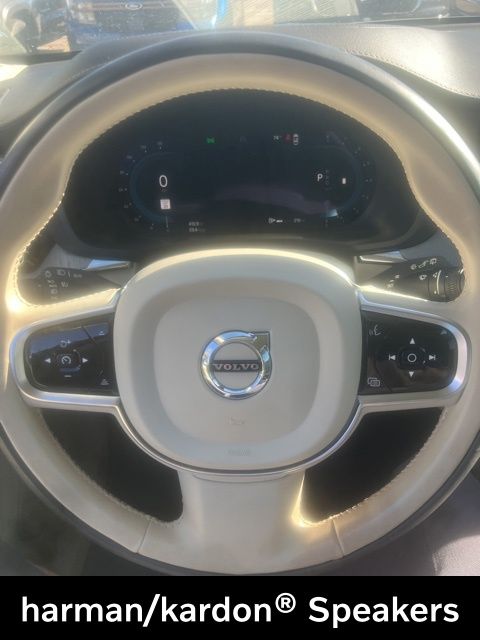 2023 Volvo XC60 B5 Ultimate photo 3