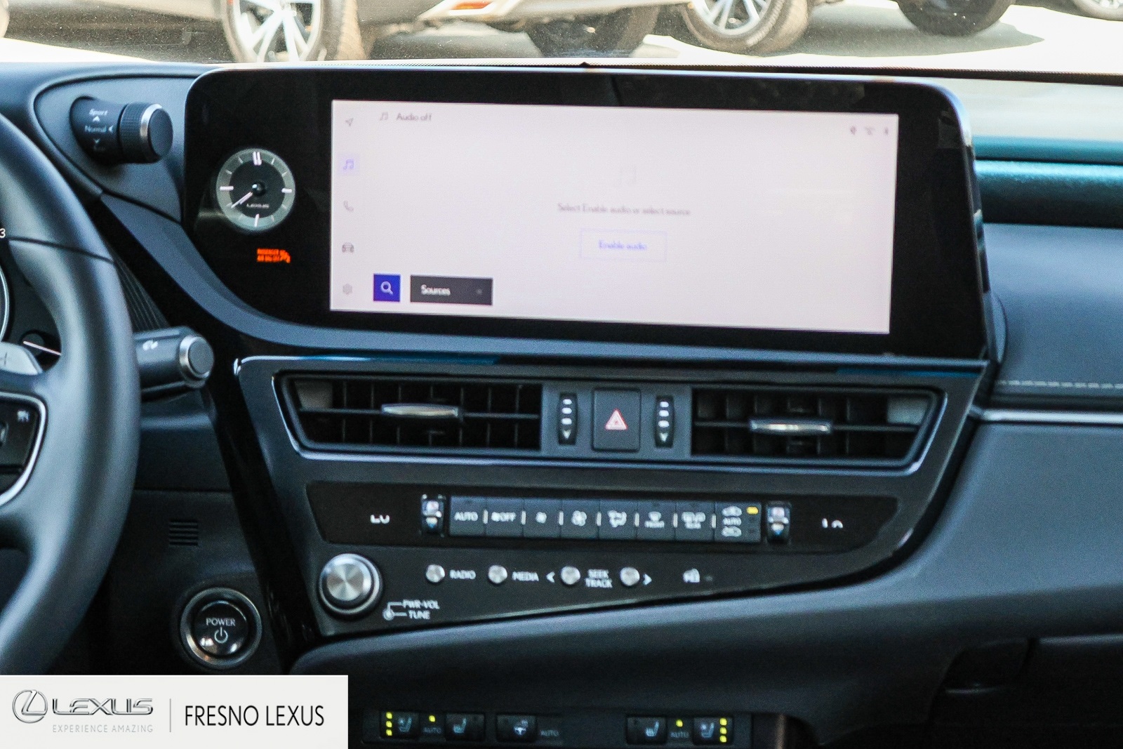 2025 Lexus ES 300h photo 15