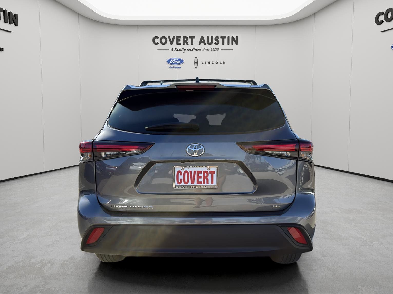 2025 Toyota Highlander LE photo 4