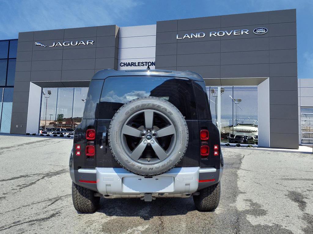2025 Land Rover Defender 110 S photo 3
