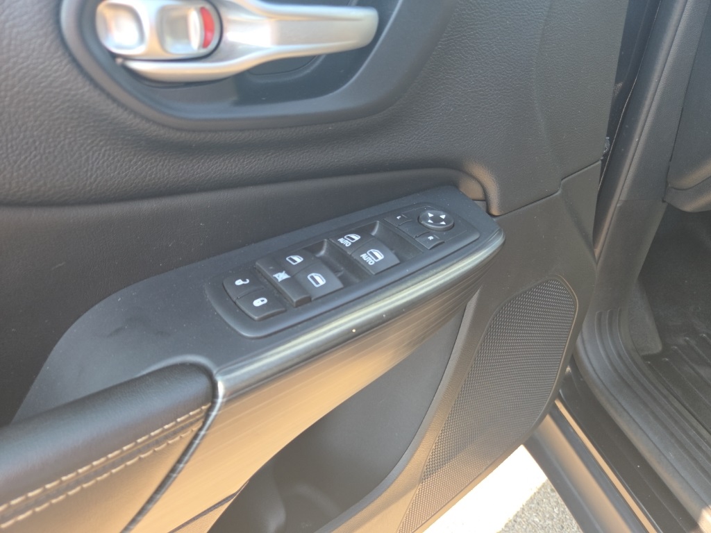 2016 Jeep Cherokee Limited photo 11