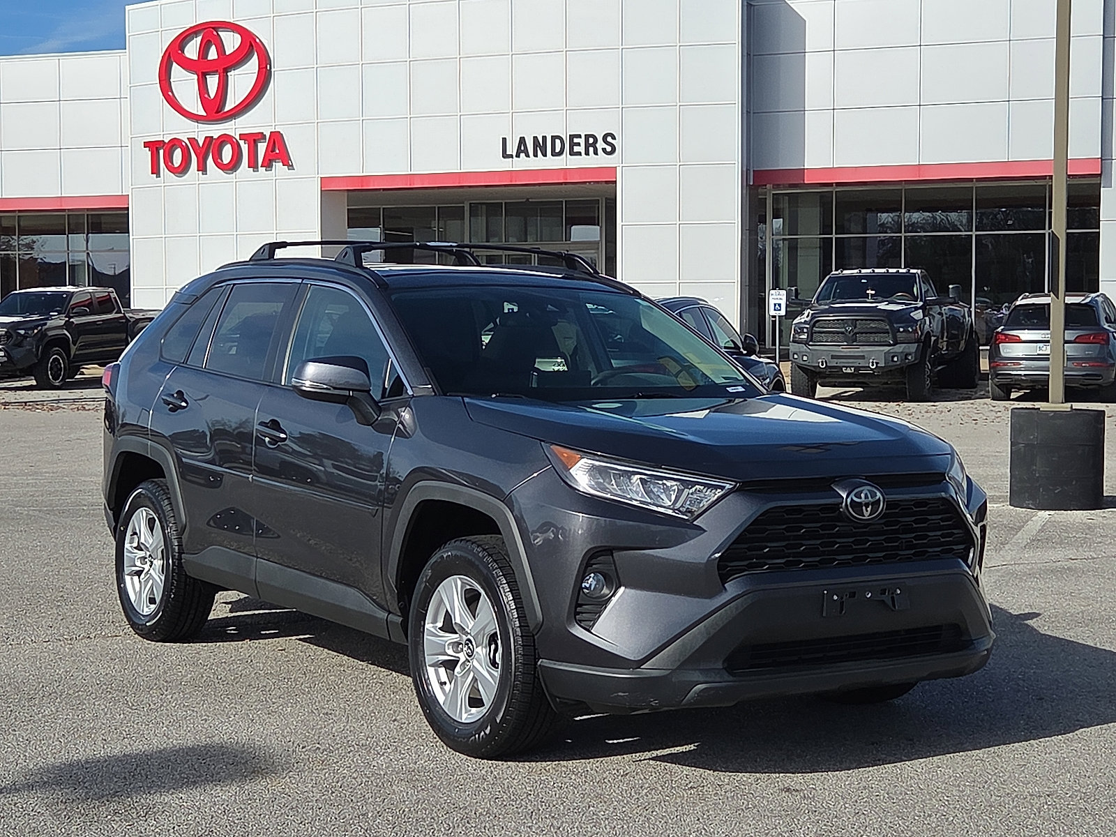 2020 Toyota RAV4 XLE's photo