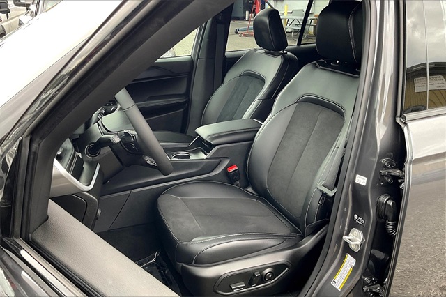 2025 Jeep Grand Cherokee Laredo Altitude photo 9