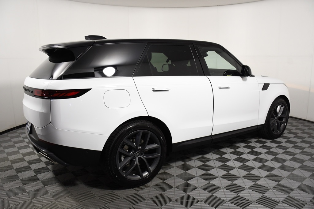 2025 Land Rover Range Rover Sport SE photo 7