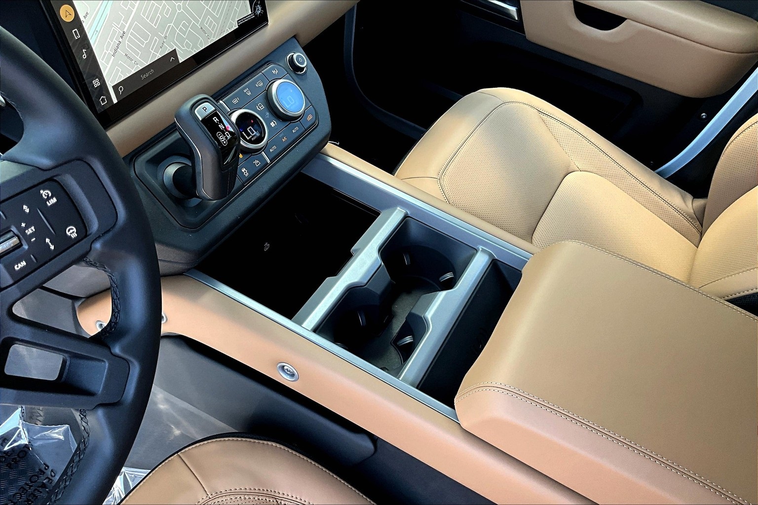 2025 Land Rover Defender 110 V8 photo 7