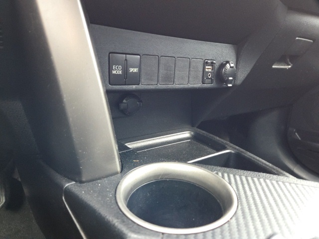 2015 Toyota RAV4 LE photo 24