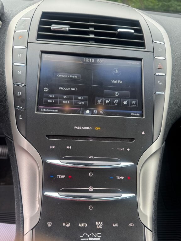 2015 Lincoln MKZ Hybrid photo 11