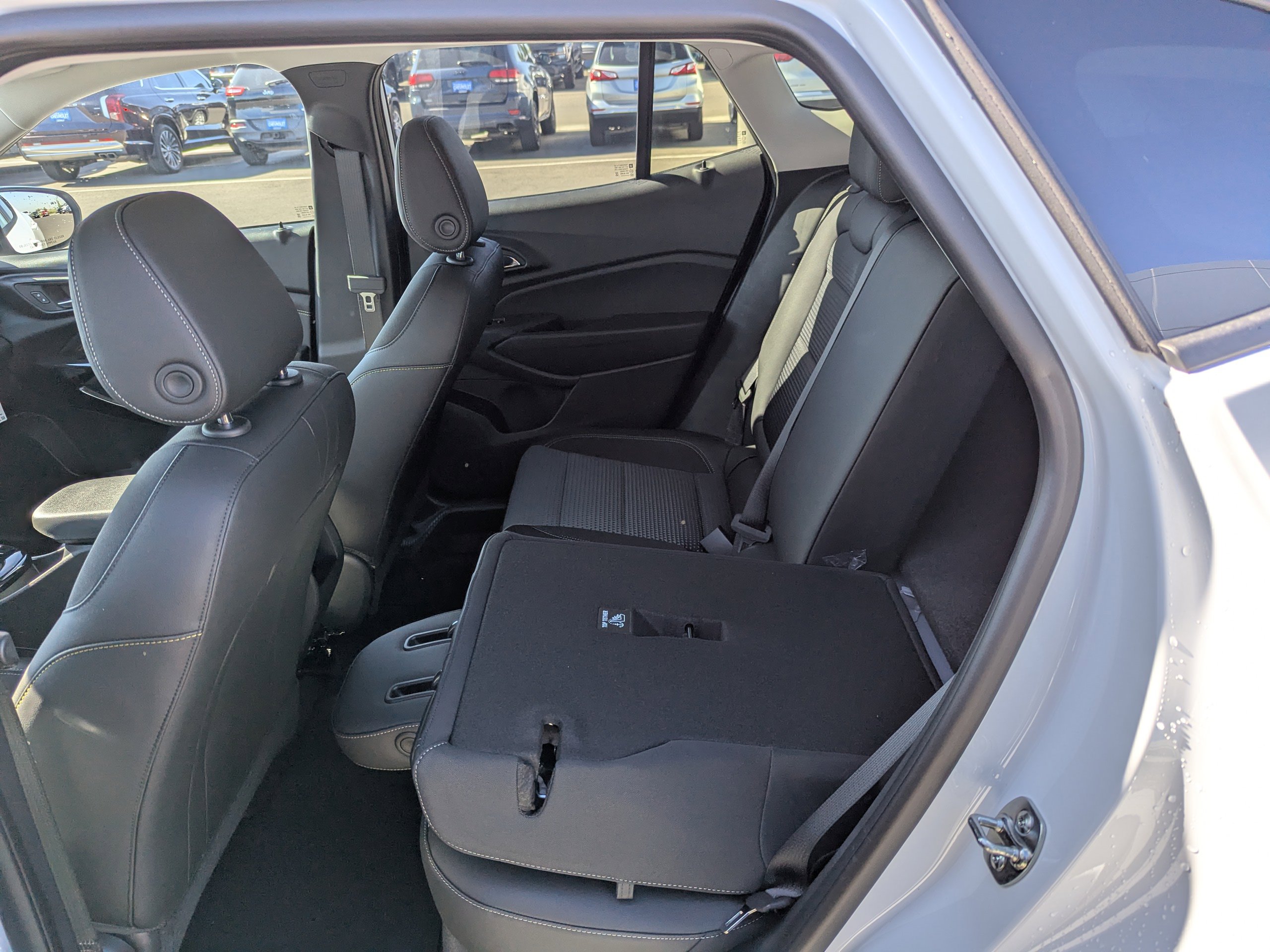 2025 Chevrolet Trax LT photo 25