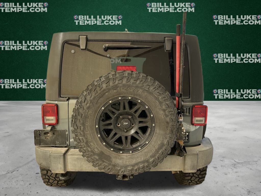 2015 Jeep Wrangler Unlimited Rubicon photo 2