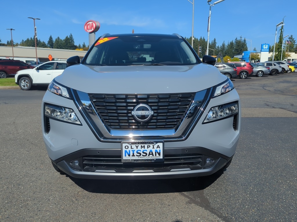 2022 Nissan Rogue SL photo 2